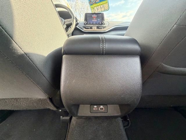 Used 2025 Nissan Altima 2.5 SV FWD image 14