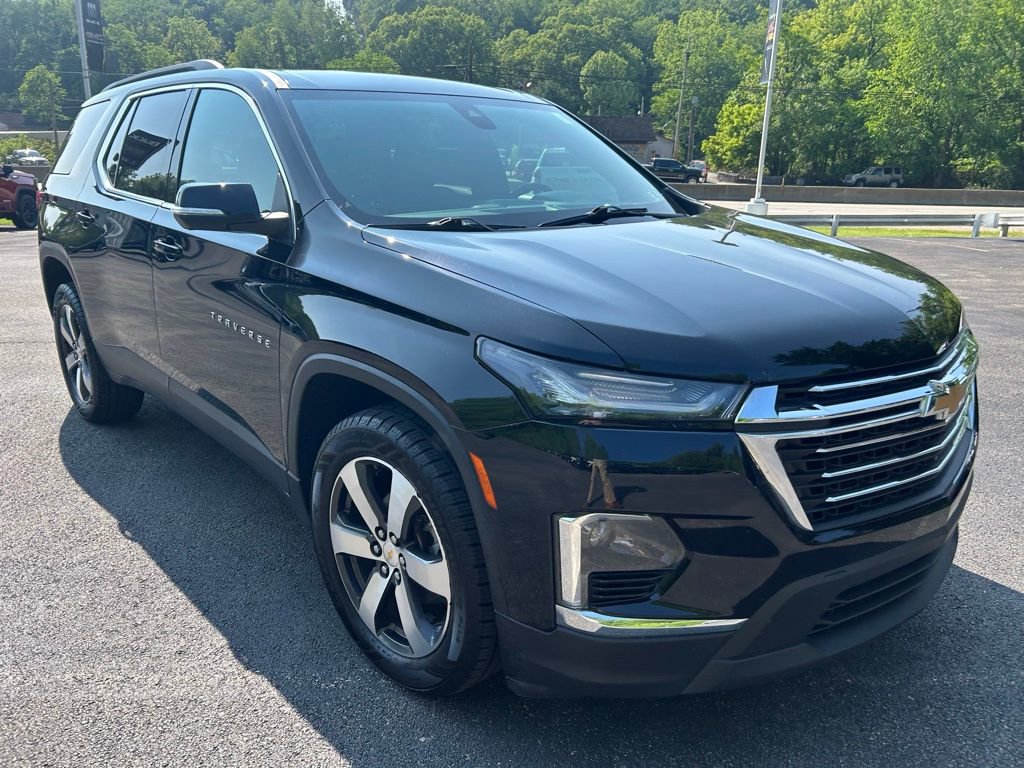Used 2022 Chevrolet Traverse LT w/ LT Premium Package