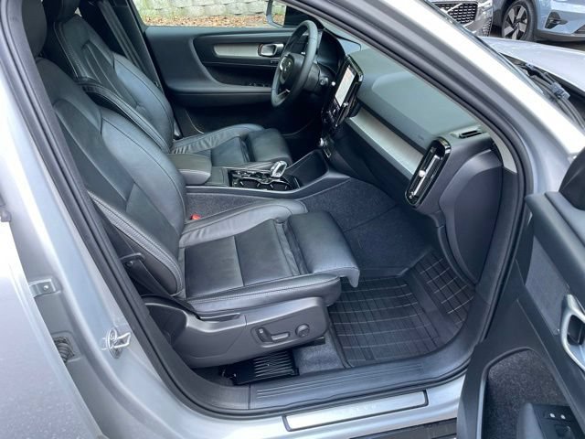 Certified 2023 Volvo XC40 B5 Plus w/ Protection Package Premier AWD/4WD image 13