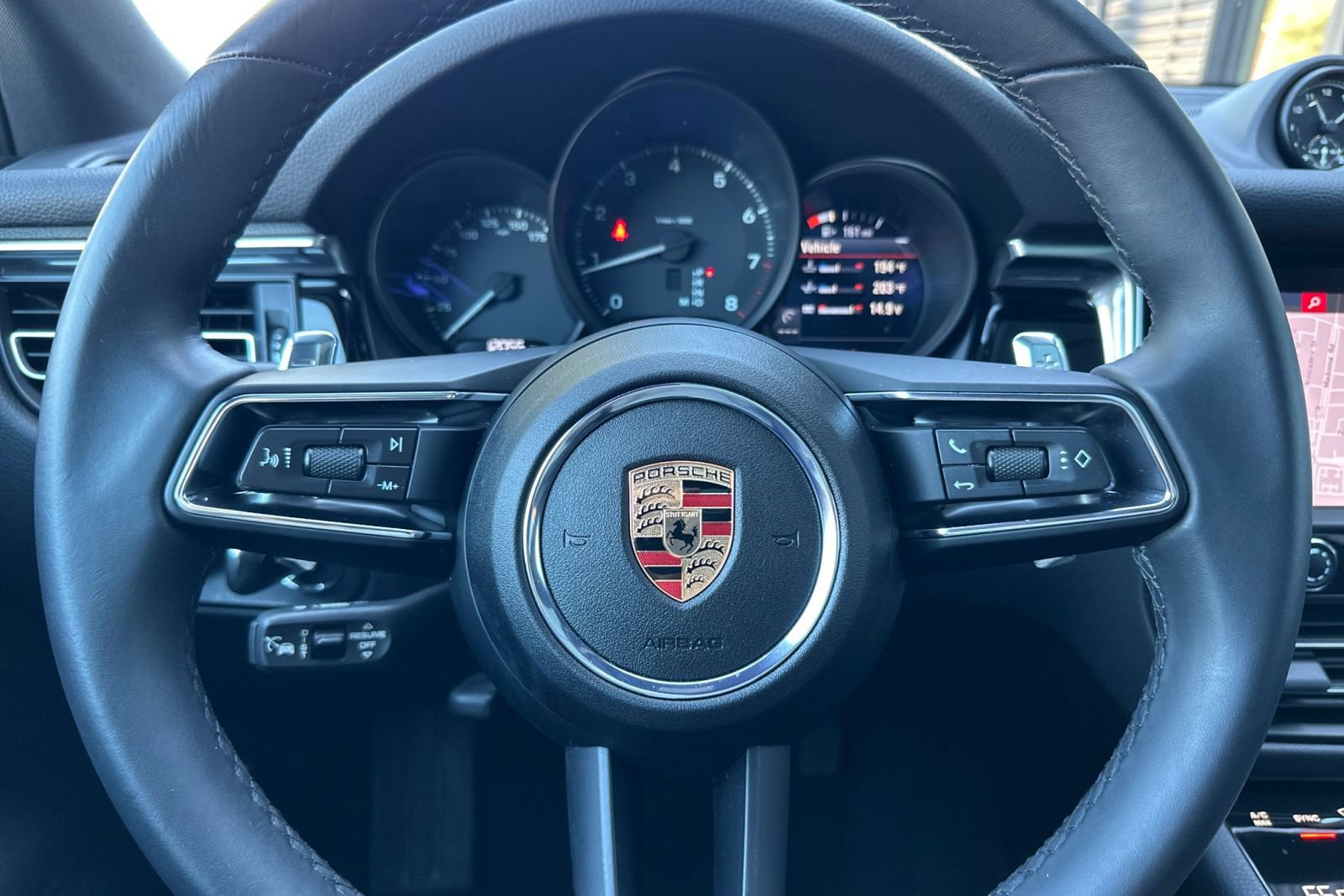 Used 2025 Porsche Macan image 29