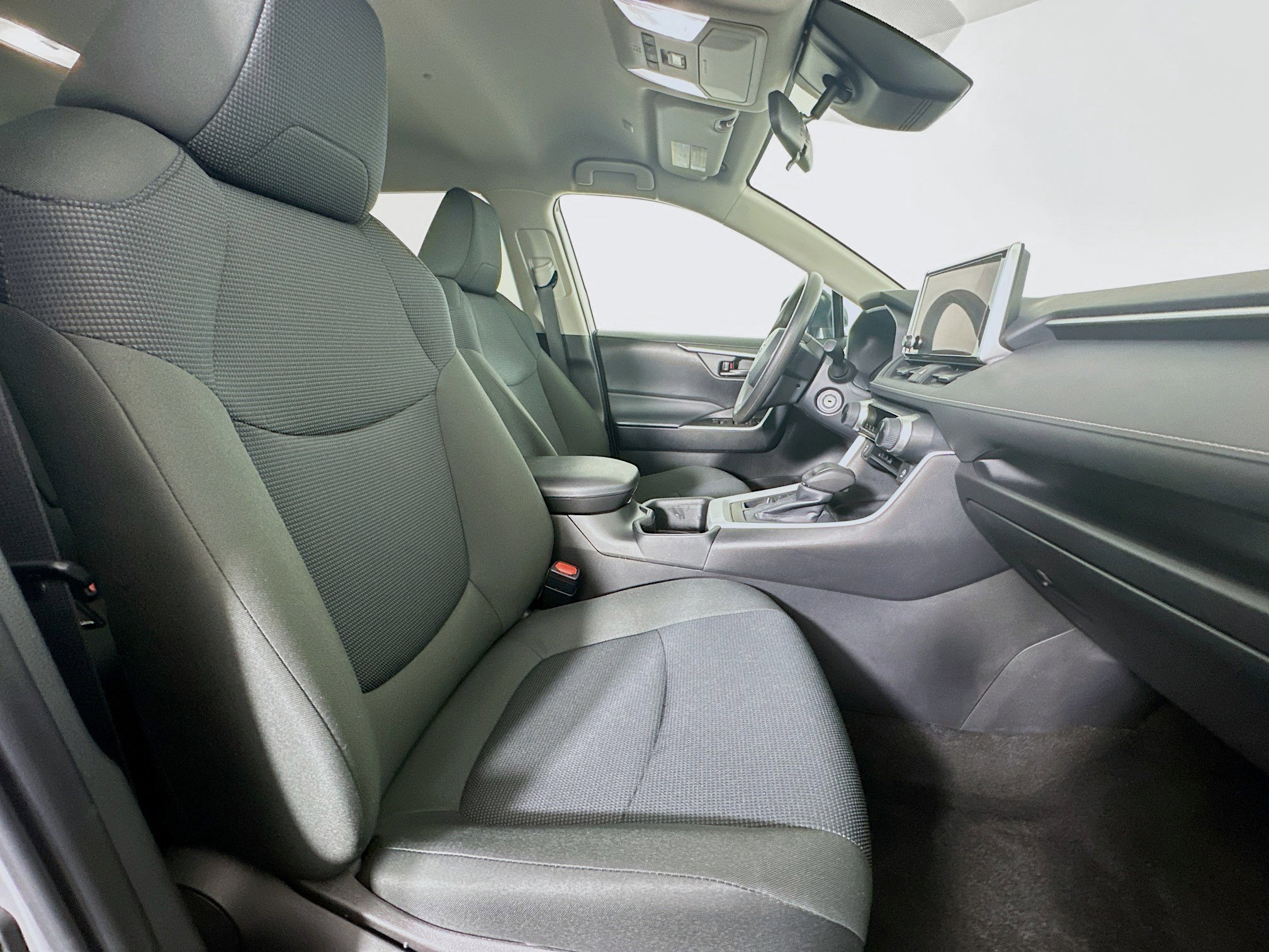 Used 2024 Toyota RAV4 LE image 29