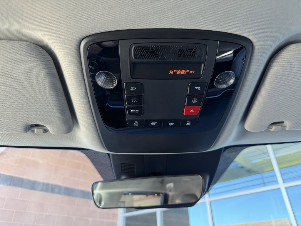 Used 2025 Kia Carnival EX image 28