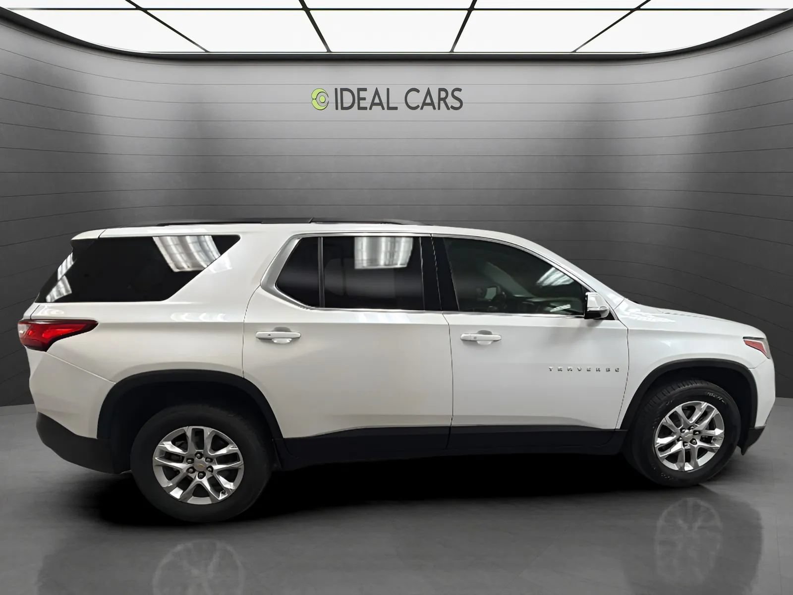Used 2019 Chevrolet Traverse LT FWD image 4