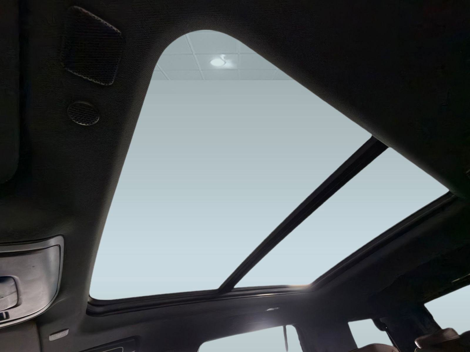 Used 2021 Chevrolet Tahoe High Country w/ Premium Package image 12