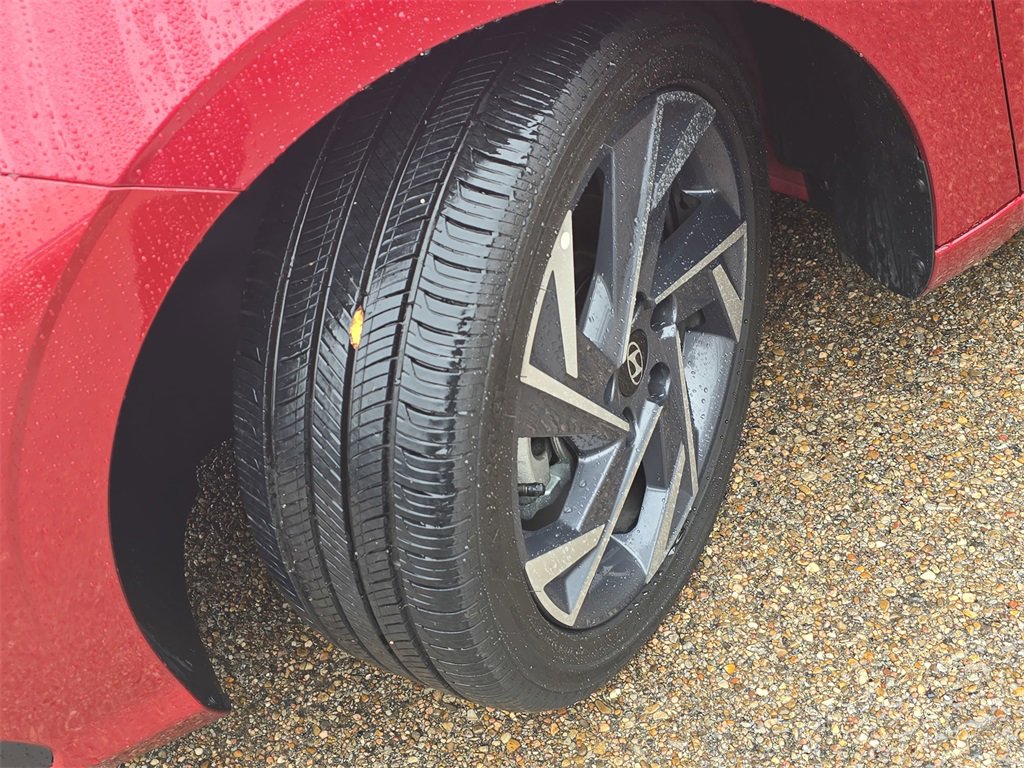 Used 2025 Hyundai Elantra SEL image 30