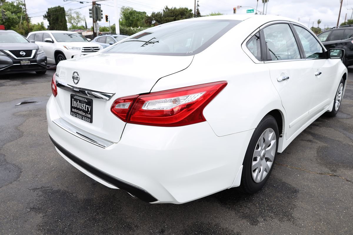 Used 2017 Nissan Altima 2.5 S w/ Power Driver Seat Package FWD image 4
