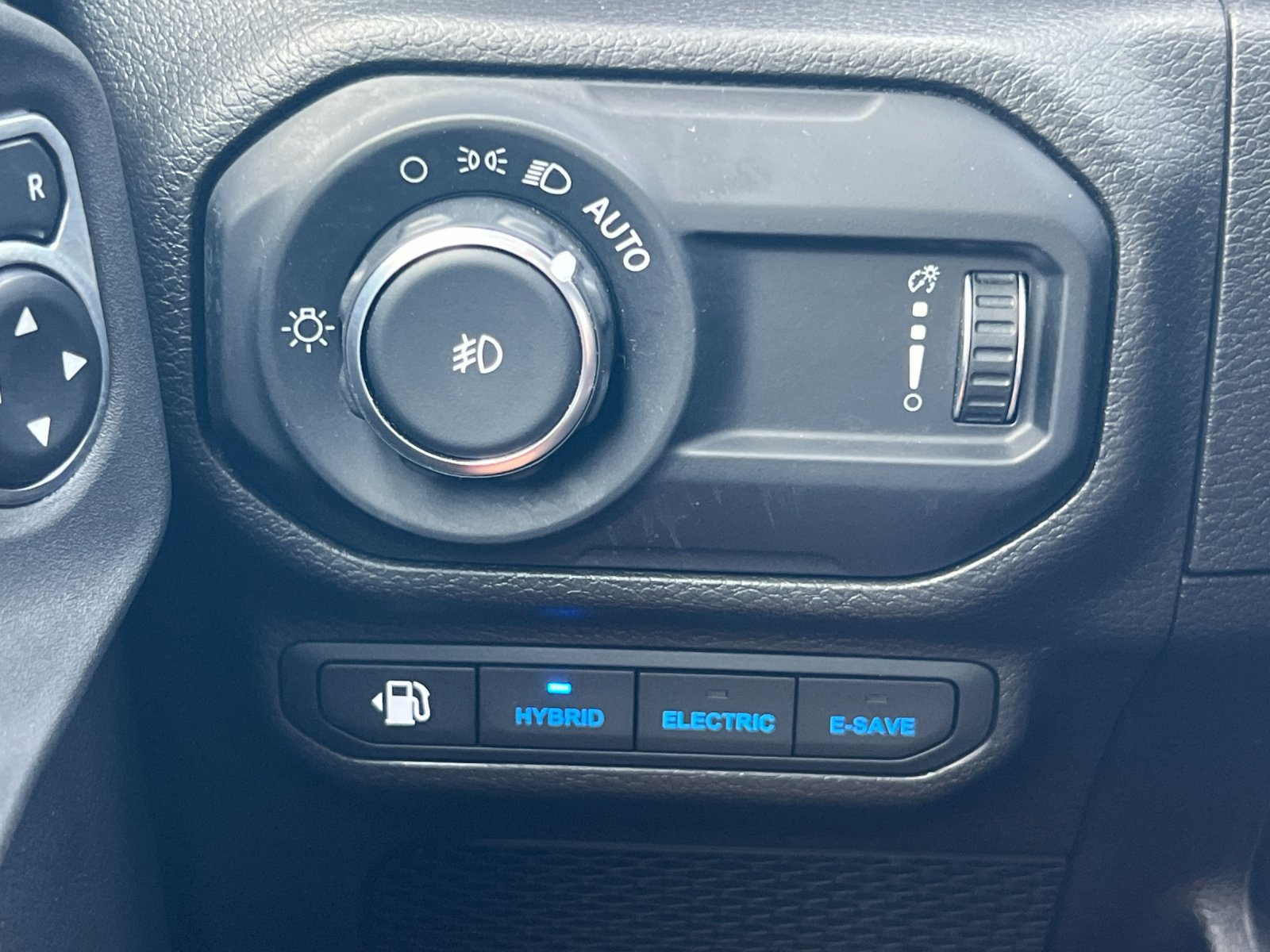 Used 2023 Jeep Wrangler Unlimited w/ Cold Weather Group AWD/4WD image 32