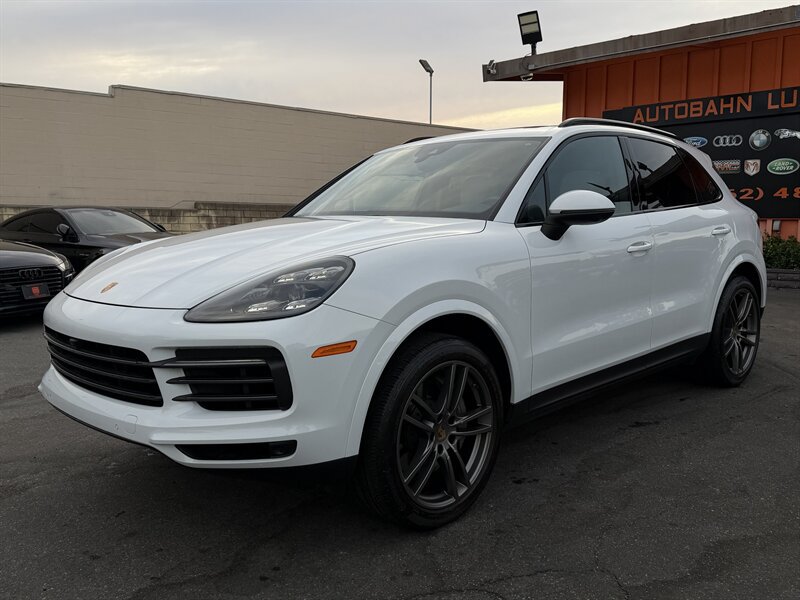 Used 2023 Porsche Cayenne S Platinum w/ Premium Package Plus AWD/4WD image 8
