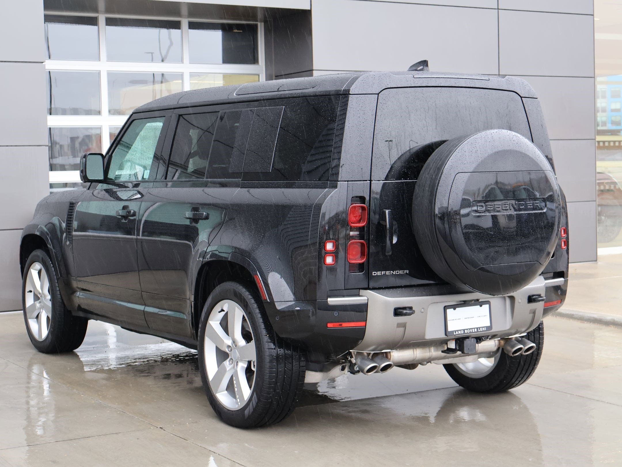 Used 2025 Land Rover Defender 110 X-Dynamic SE image 10