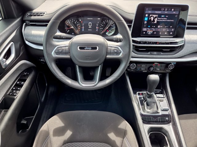 Used 2025 Jeep Compass Sport AWD/4WD image 16