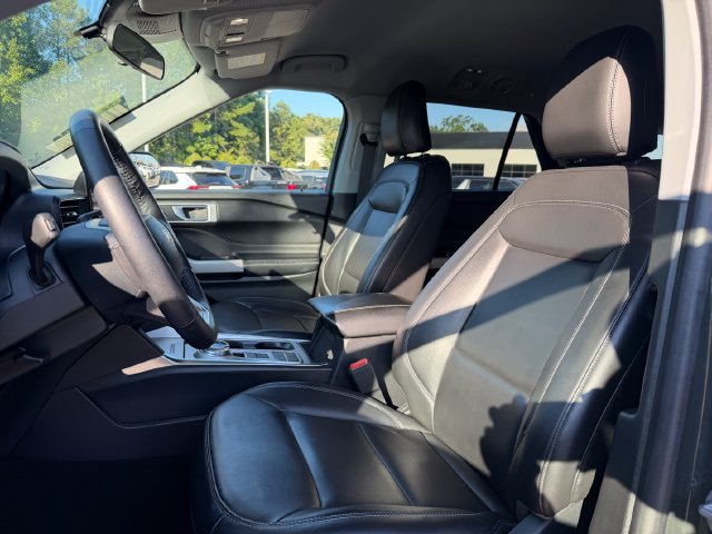 Used 2024 Ford Explorer XLT w/ Equipment Group 202A RWD image 11