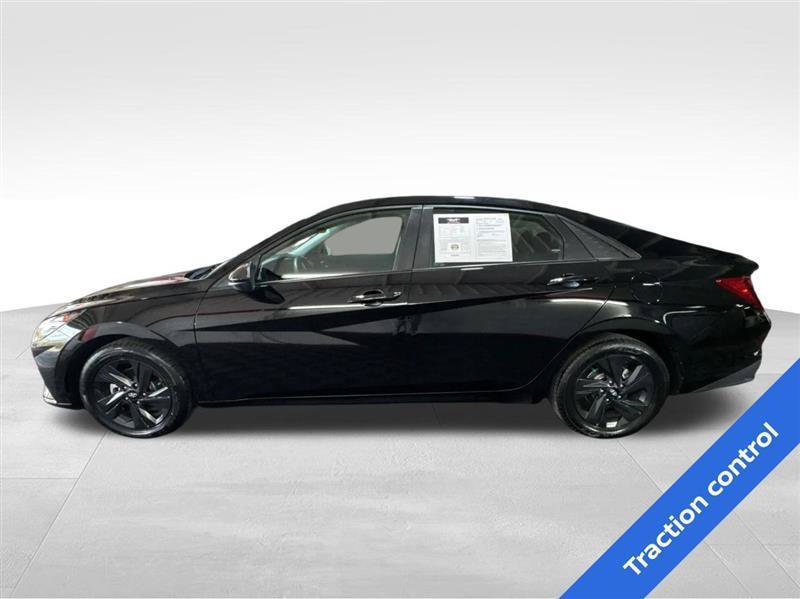 Used 2023 Hyundai Elantra SEL w/ Preferred Accessory Package FWD image 8