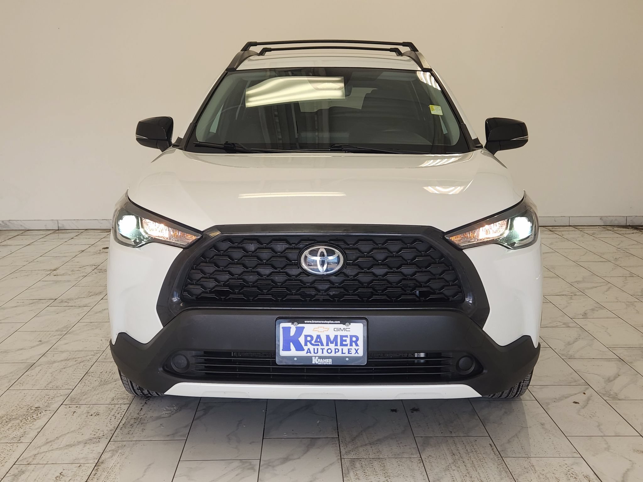 Used 2025 Toyota Corolla Cross LE FWD image 2