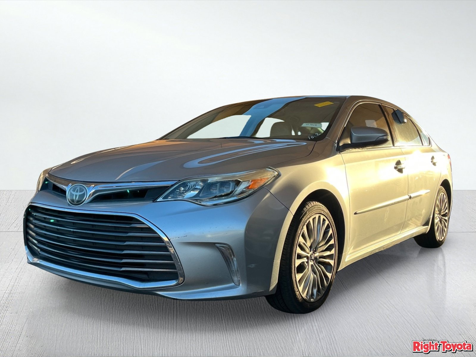 Used 2016 Toyota Avalon Limited w/ Toyota Safety Sense Package FWD image 2