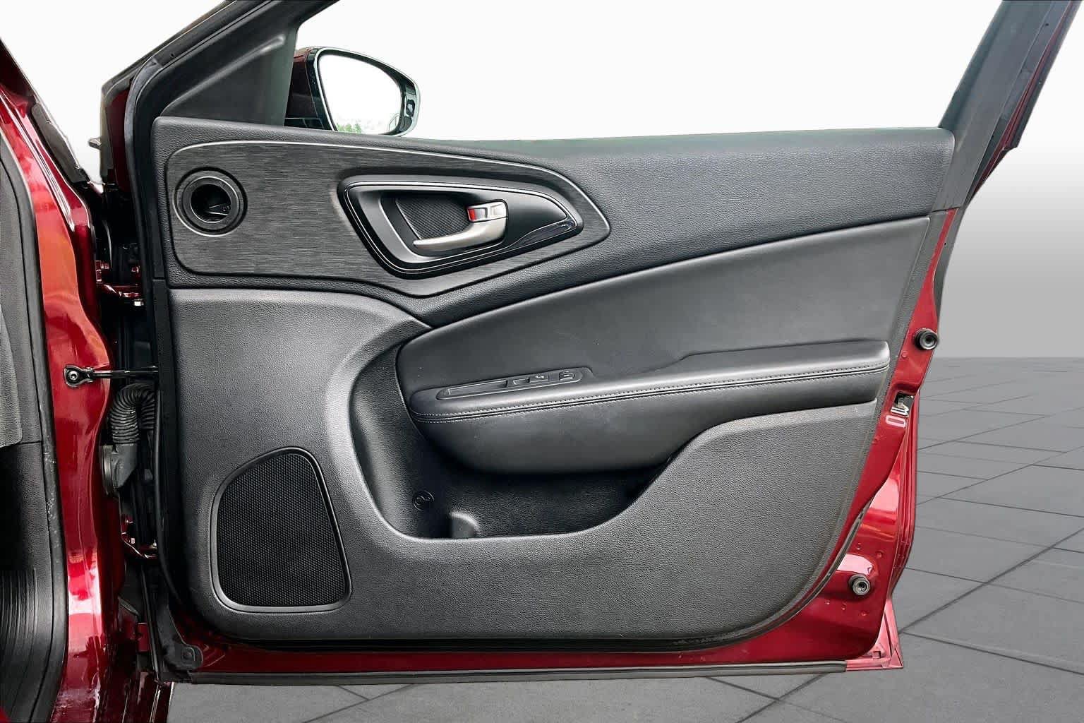Used 2015 Chrysler 200 S FWD image 22