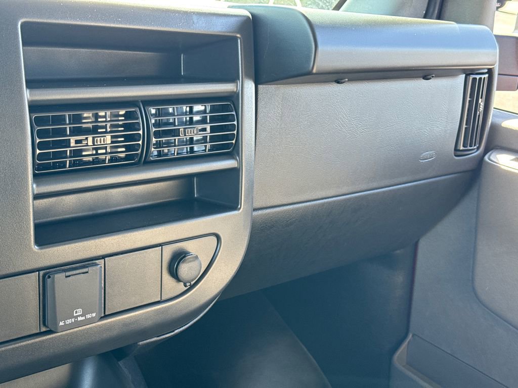 New 2026 GMC Savana 2500 image 18