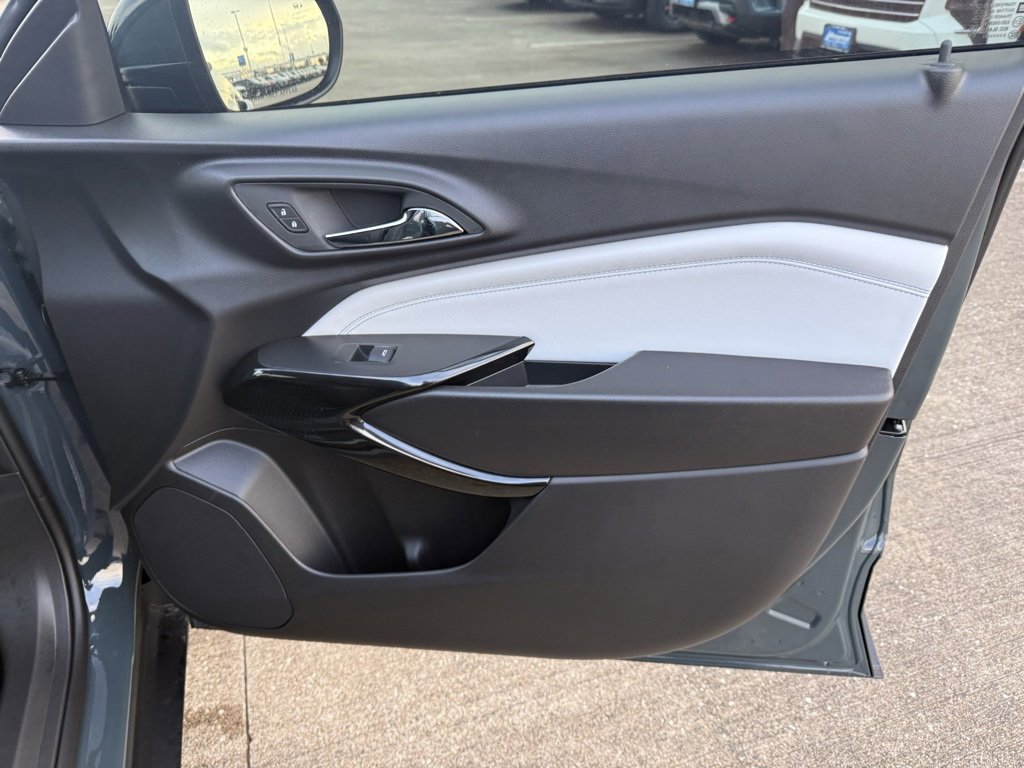 New 2026 Chevrolet Trax LT w/ Sunroof Package image 44