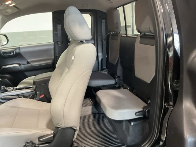 Used 2018 Toyota Tacoma SR5 AWD/4WD image 27