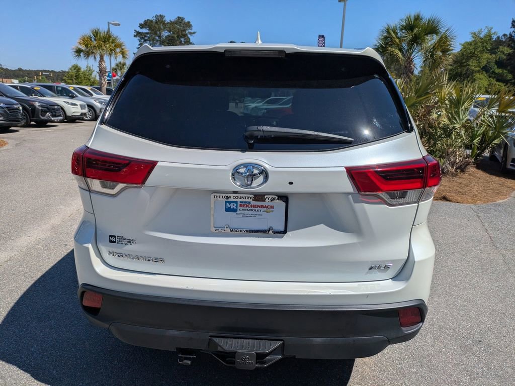 Used 2019 Toyota Highlander XLE FWD image 5