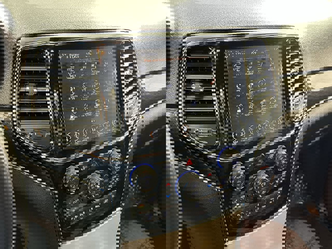 Used 2020 Jeep Grand Cherokee Trailhawk w/ Interior Metal Package image 17