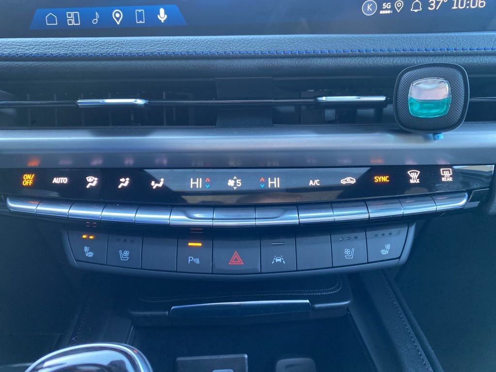 Used 2025 Cadillac XT4 Sport image 16