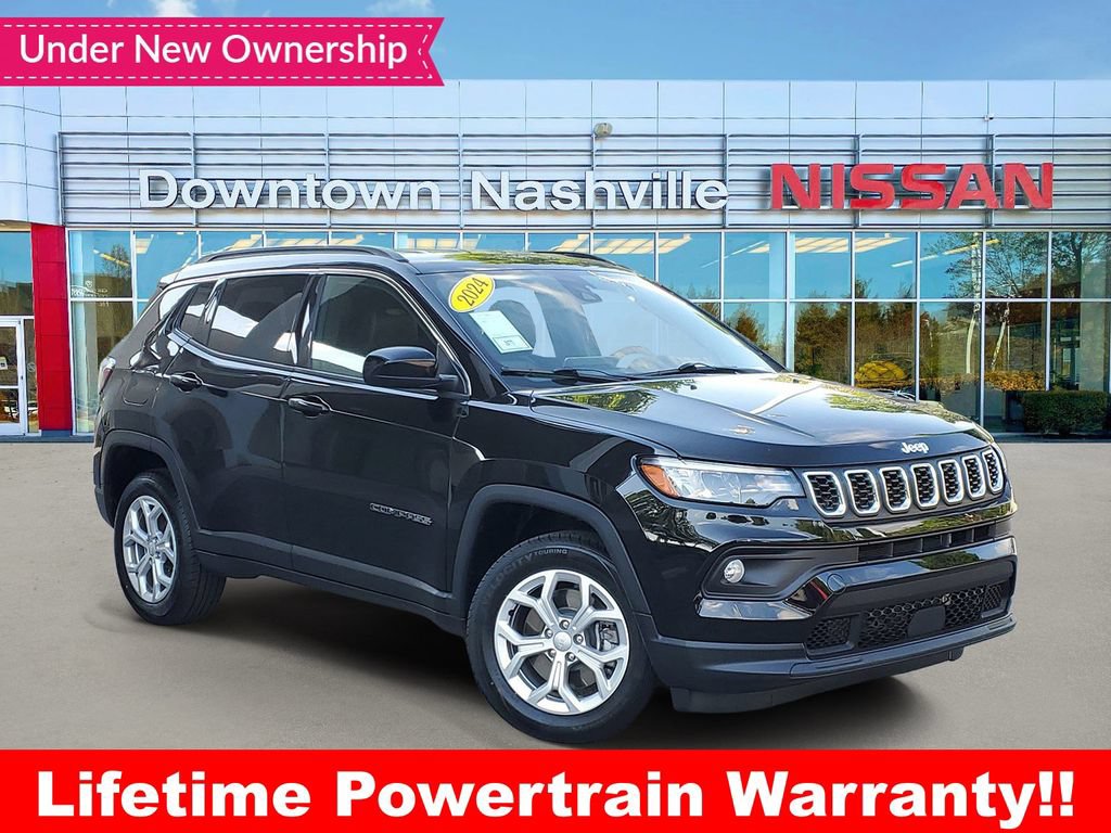 Used 2024 Jeep Compass Latitude AWD/4WD image 1