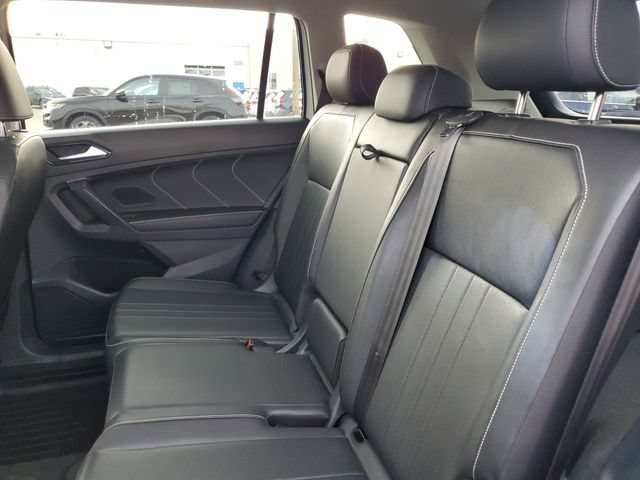 Used 2024 Volkswagen Tiguan SE AWD/4WD image 24