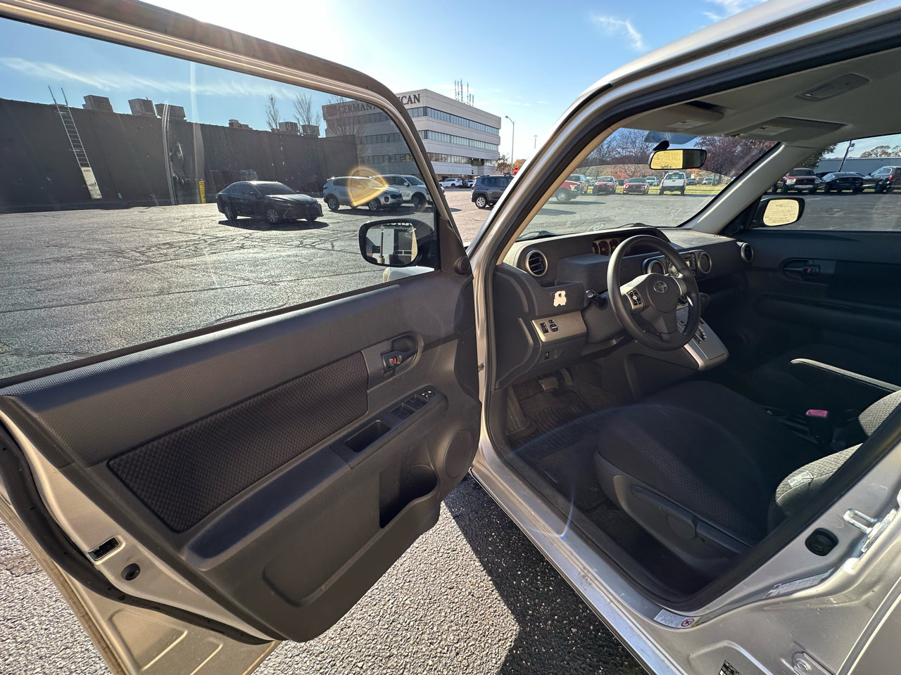 Used 2010 Scion xB FWD image 9