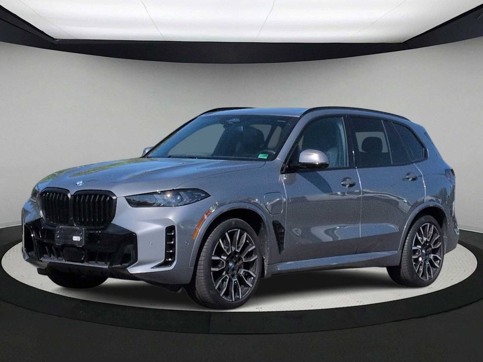 Certified 2024 BMW X5 xDrive50e w/ Executive Package AWD/4WD image 4