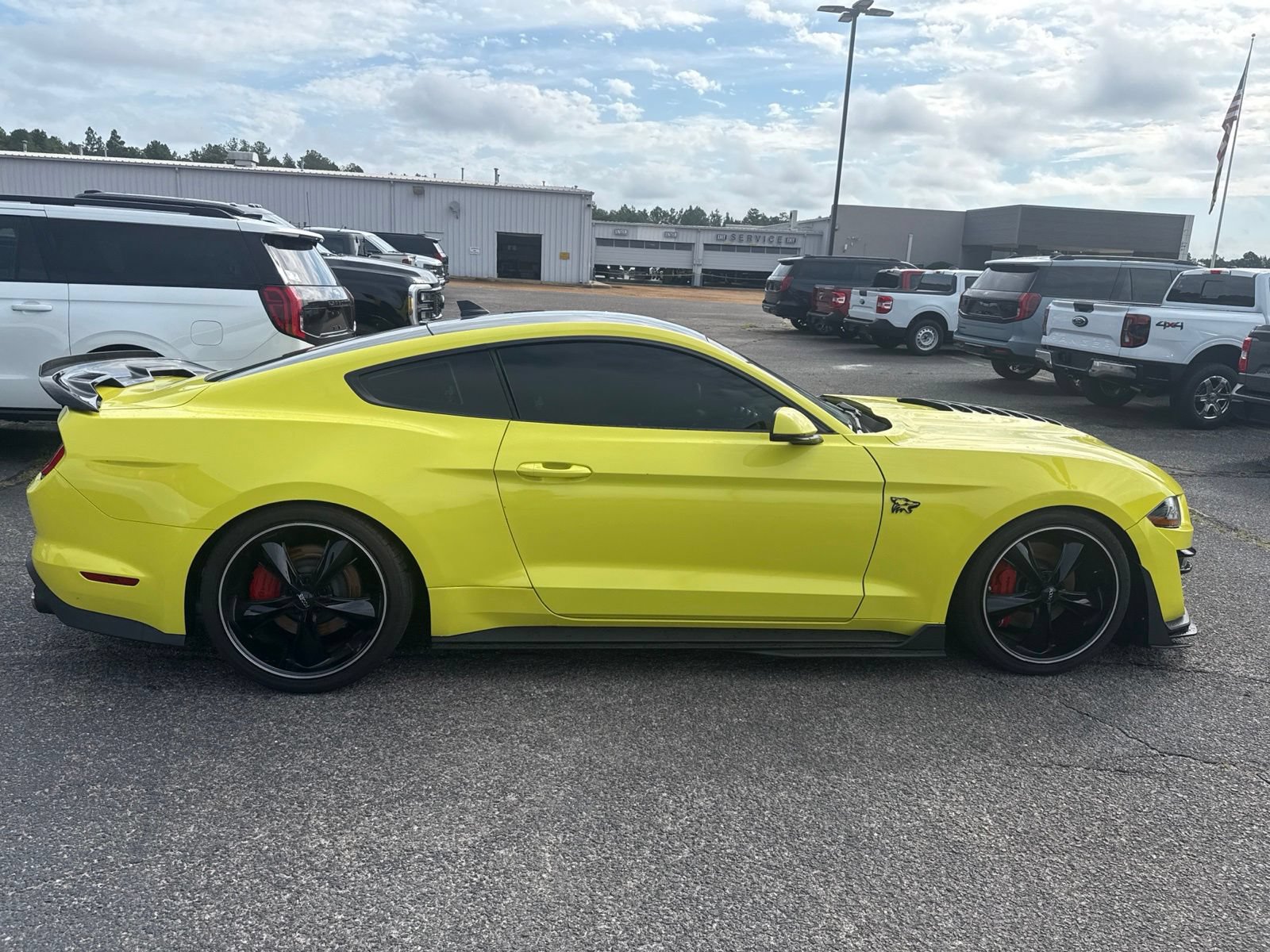 Used 2021 Ford Mustang GT Premium w/ Equipment Group 401A RWD image 8