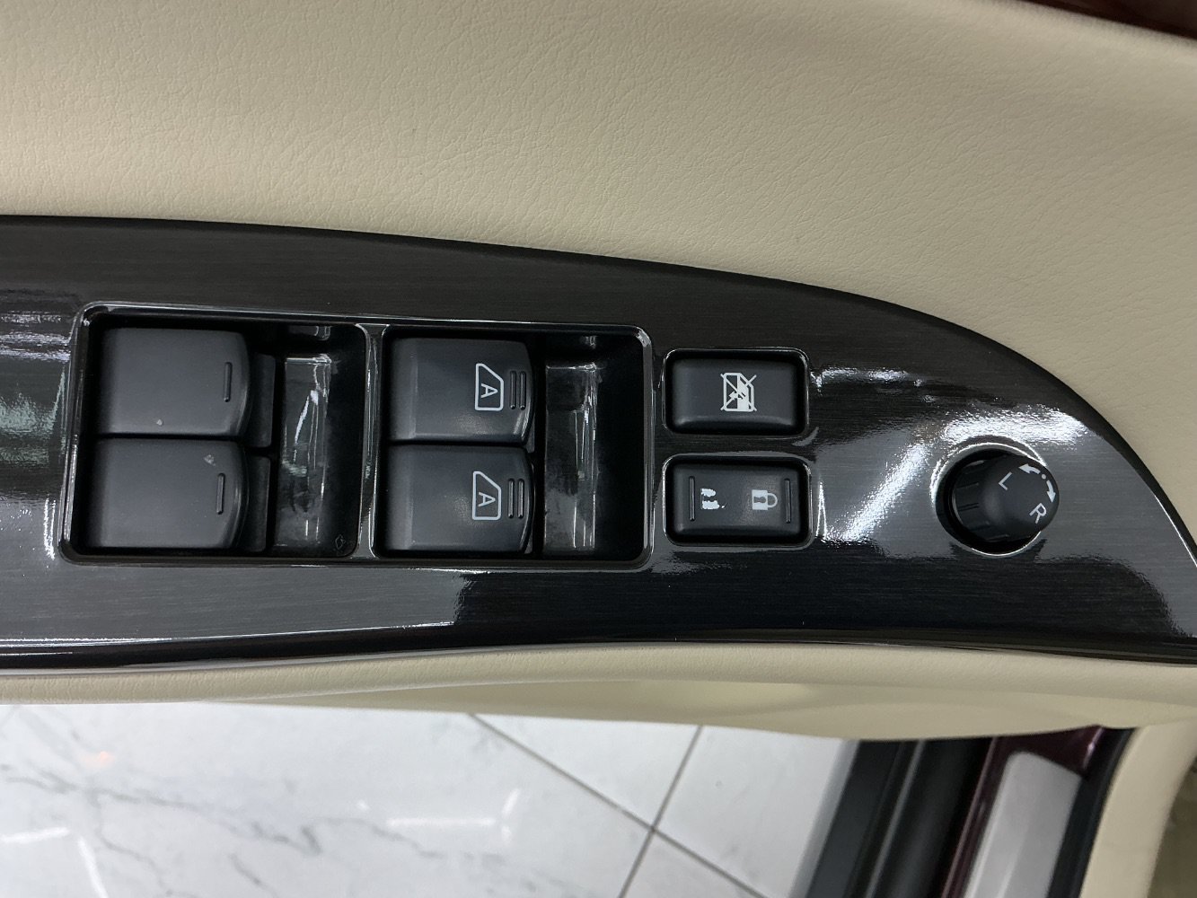 Used 2016 INFINITI QX50 AWD w/ Premium Package image 37
