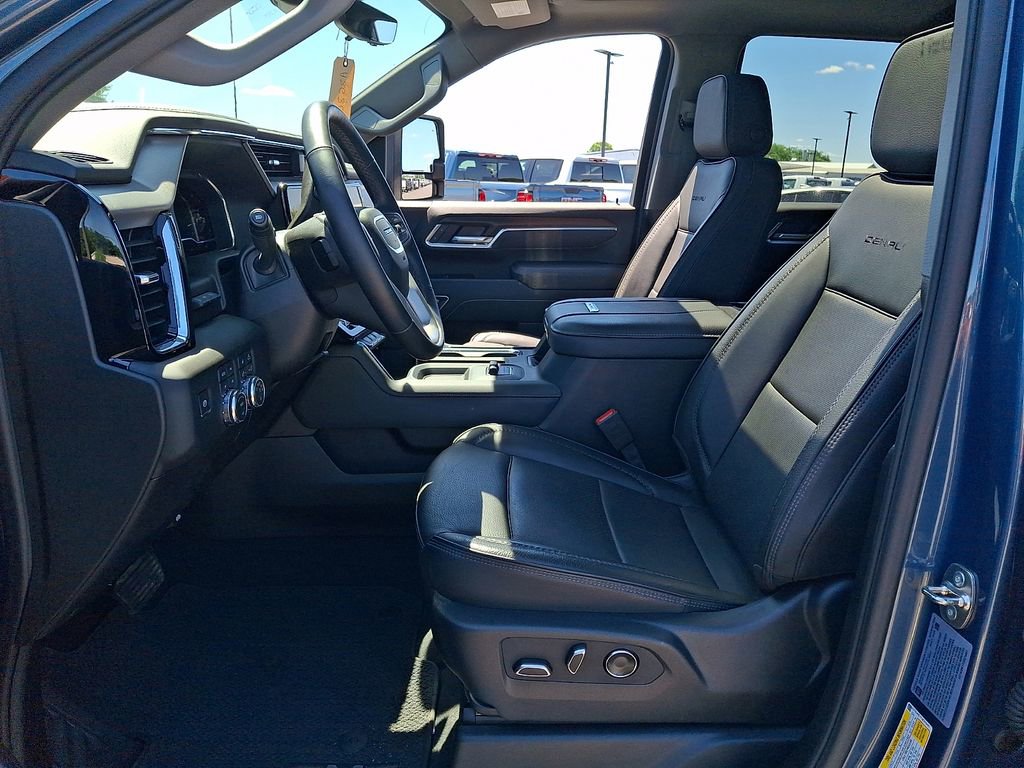 Used 2025 GMC Sierra 2500 Denali w/ Denali Reserve Package AWD/4WD image 14