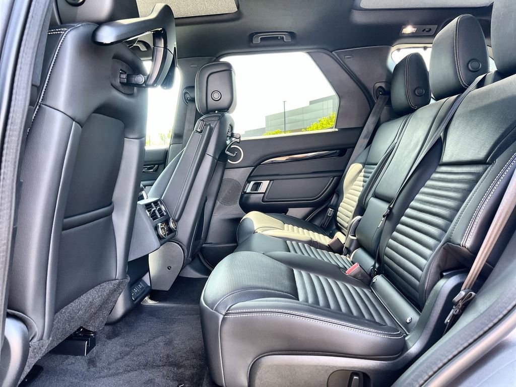 Used 2025 Land Rover Discovery S image 15