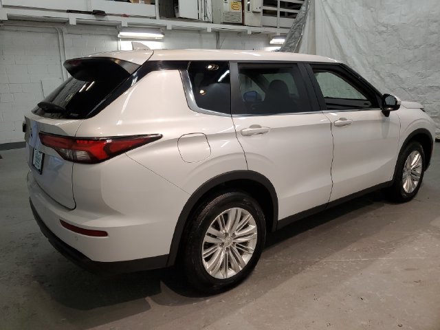 Used 2024 Mitsubishi Outlander ES AWD/4WD image 7