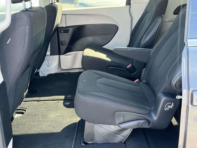 Used 2023 Chrysler Voyager LX image 15