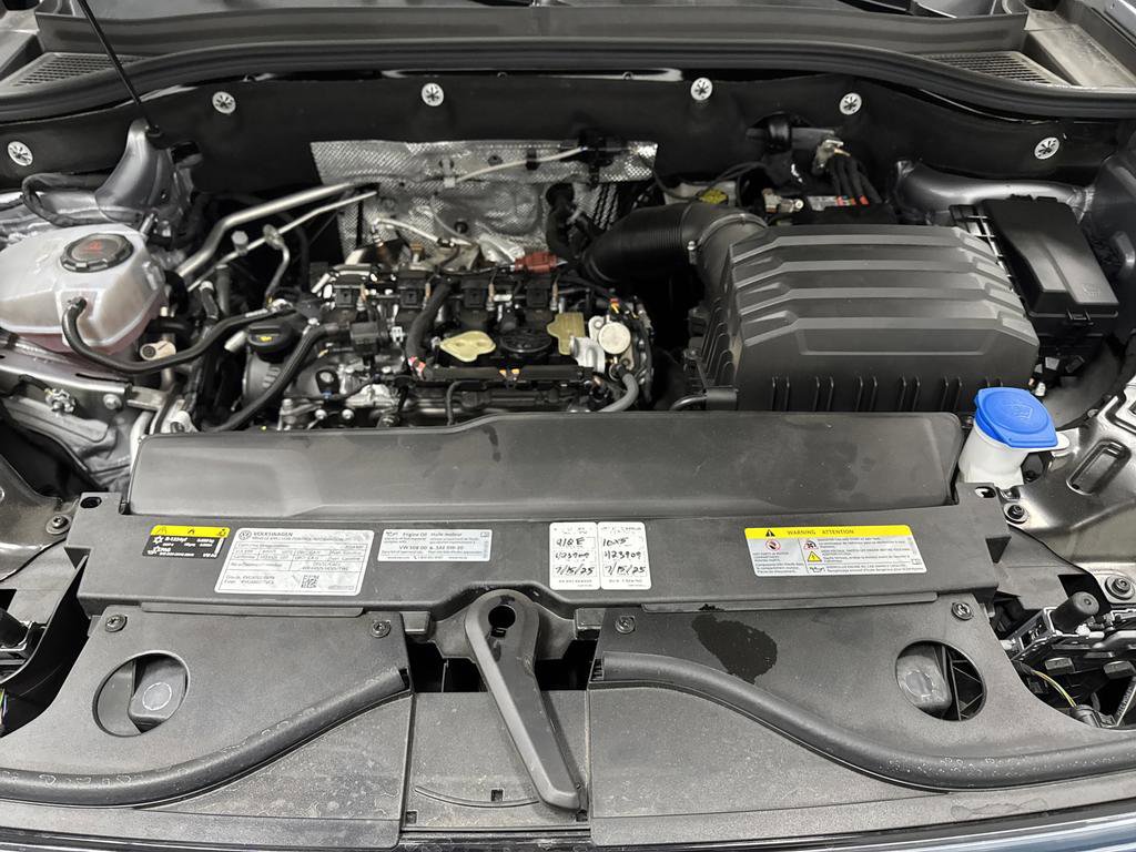 Used 2024 Volkswagen Atlas SEL Premium R-Line image 40