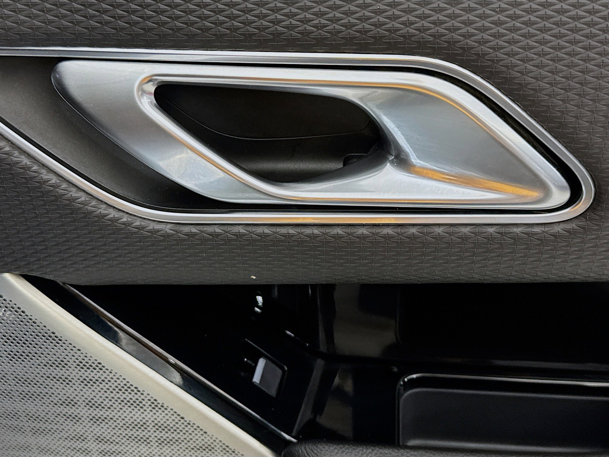 Used 2018 Land Rover Range Rover Velar R-Dynamic SE image 30