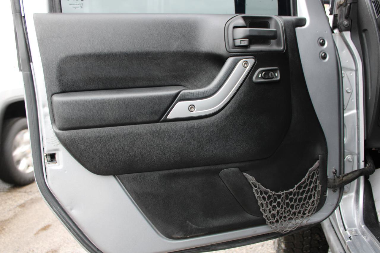 Used 2013 Jeep Wrangler Unlimited Rubicon w/ Dual Top Group image 16