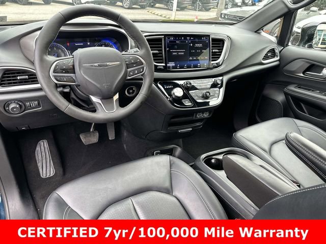 Used 2025 Chrysler Pacifica Select FWD image 18