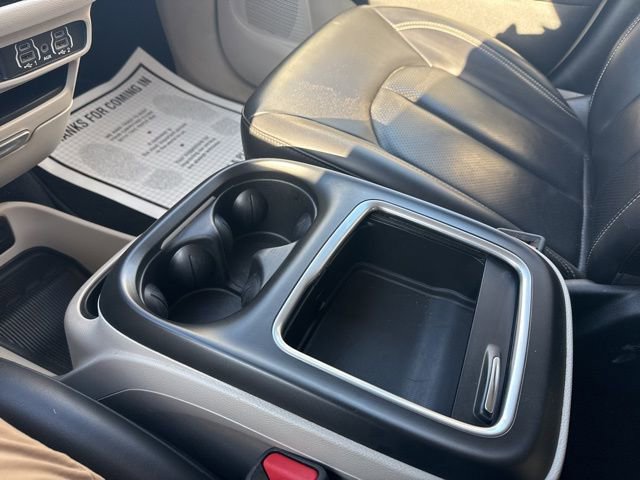 Used 2023 Chrysler Pacifica Touring-L image 16
