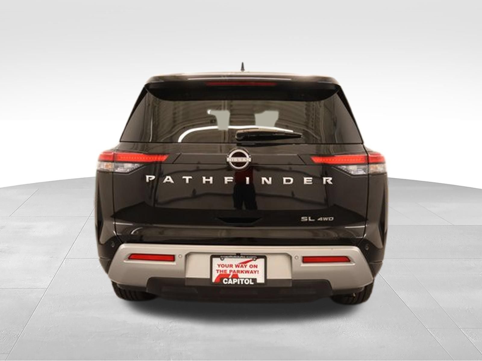 Used 2025 Nissan Pathfinder SL AWD/4WD image 3