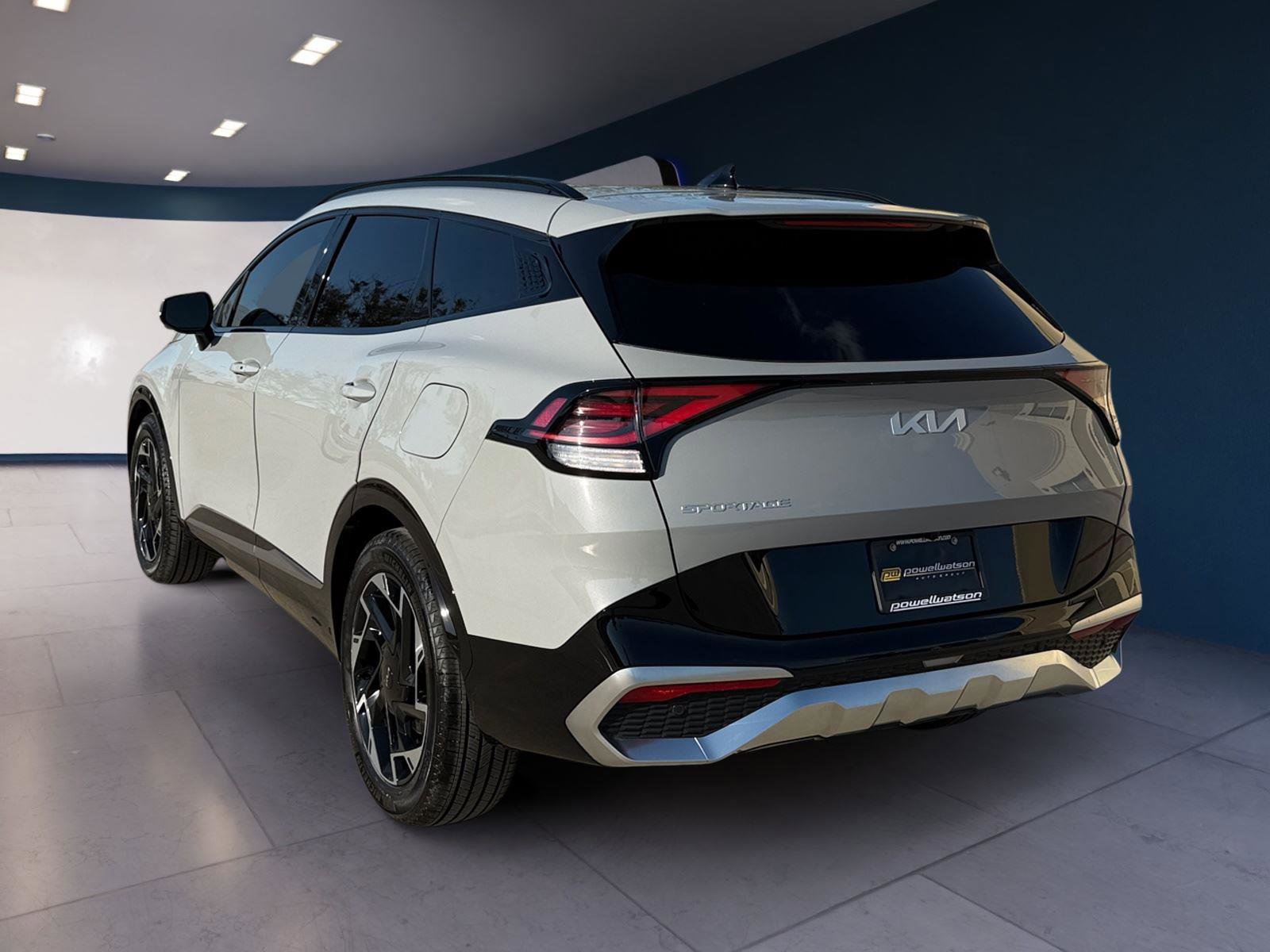 Used 2025 Kia Sportage SX image 3