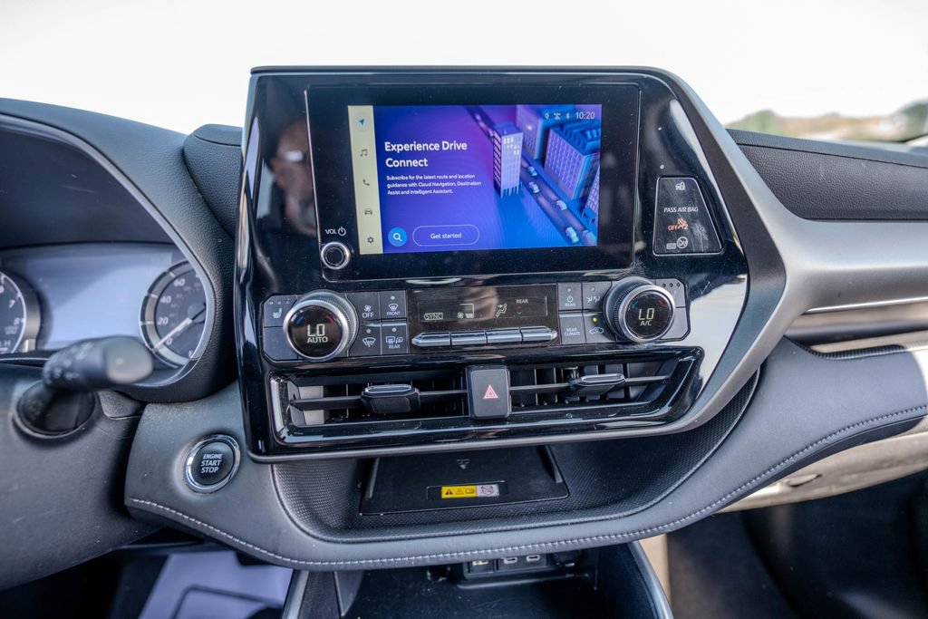 Used 2023 Toyota Highlander XLE image 16