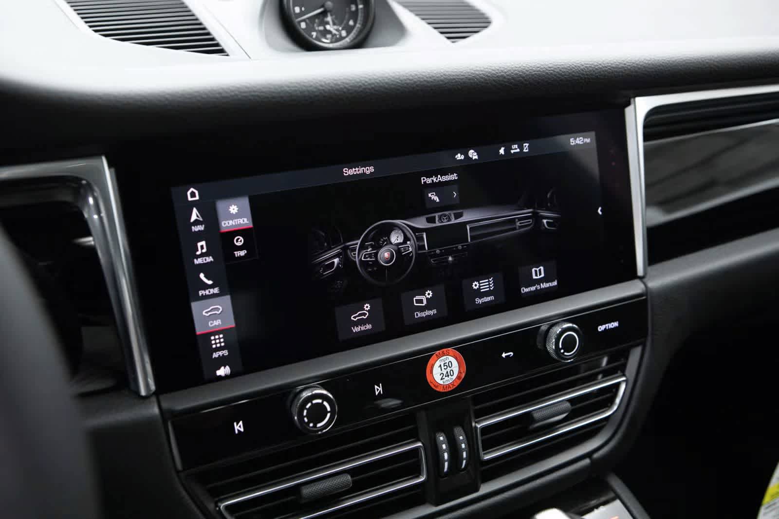 Certified 2026 Porsche Macan image 15