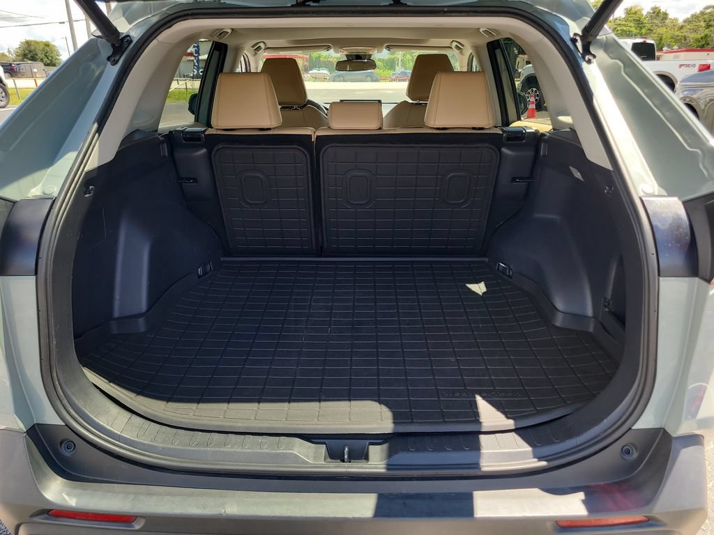 Used 2020 Toyota RAV4 XLE Premium FWD image 8