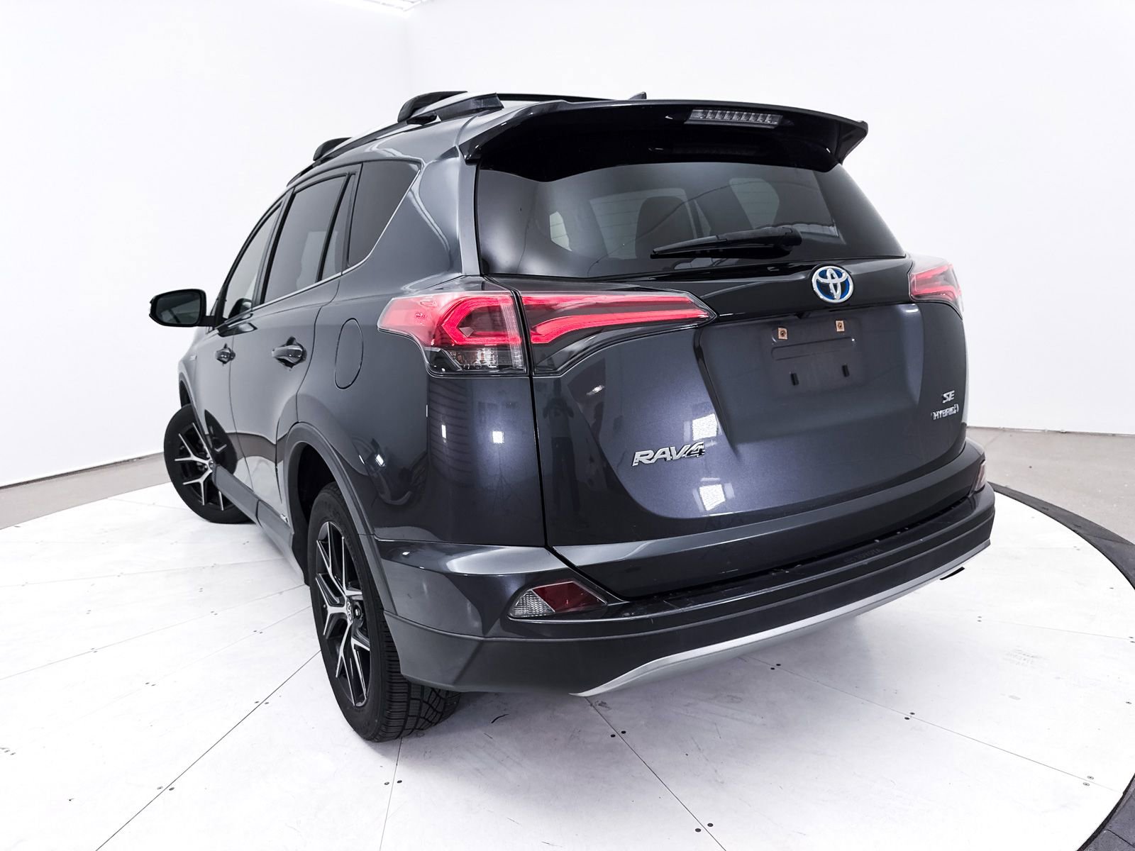 Used 2018 Toyota RAV4 SE AWD/4WD image 7