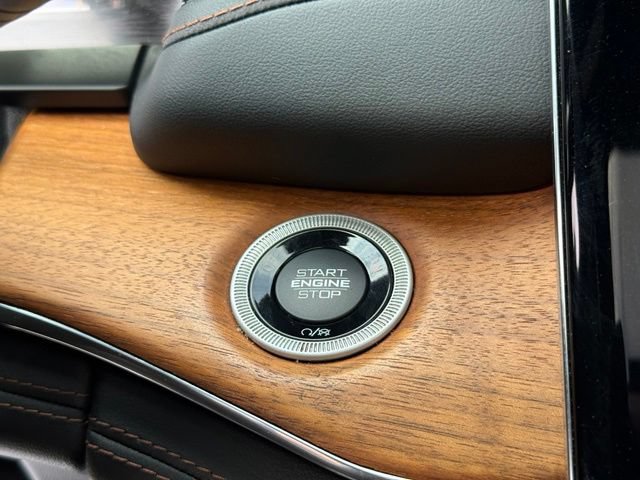 Used 2023 Jeep Grand Cherokee Summit AWD/4WD image 21