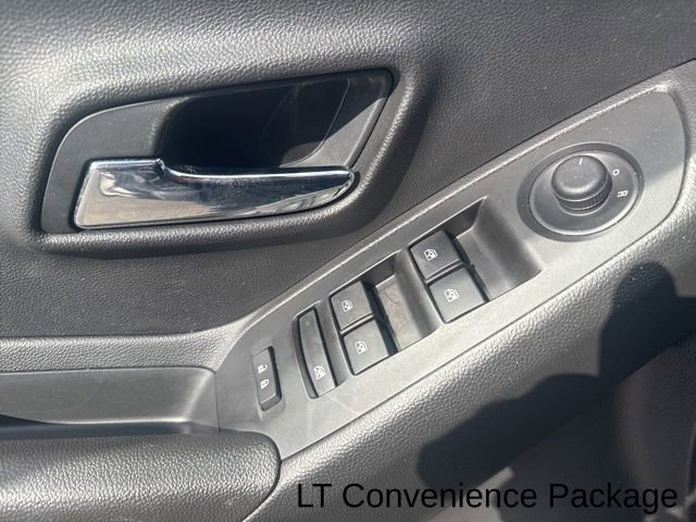 Used 2020 Chevrolet Trax LT w/ LT Convenience Package AWD/4WD image 16