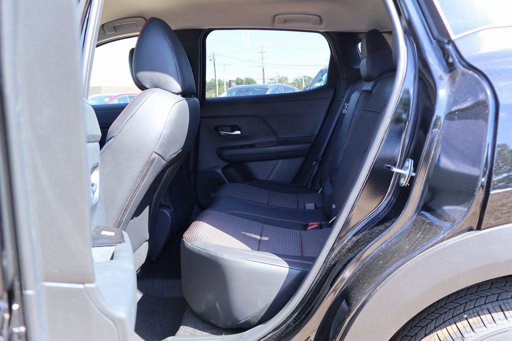 New 2026 Nissan Kicks SR w/ Cold Weather Package image 8