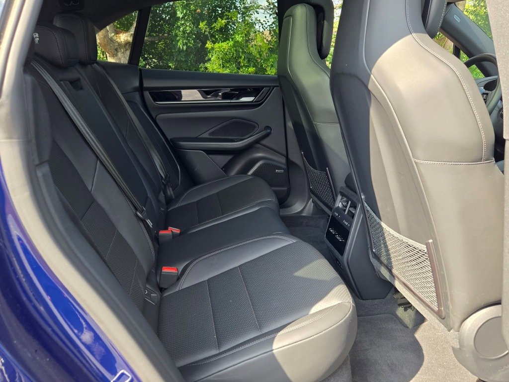 Used 2025 Porsche Macan Electric image 33